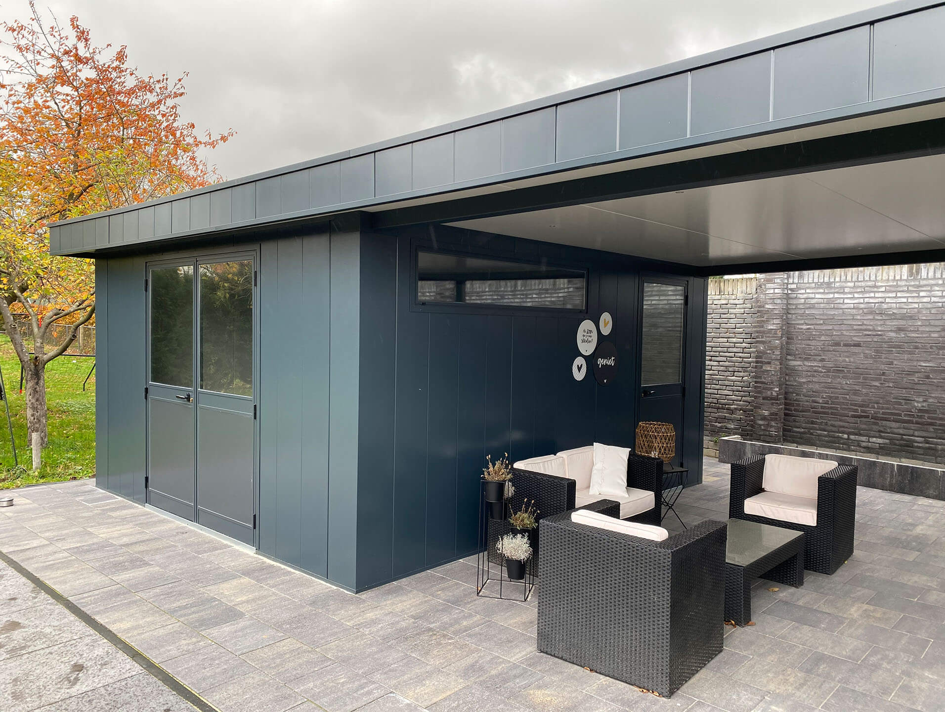 Hermes tuinhuis met overkapping en tuinset