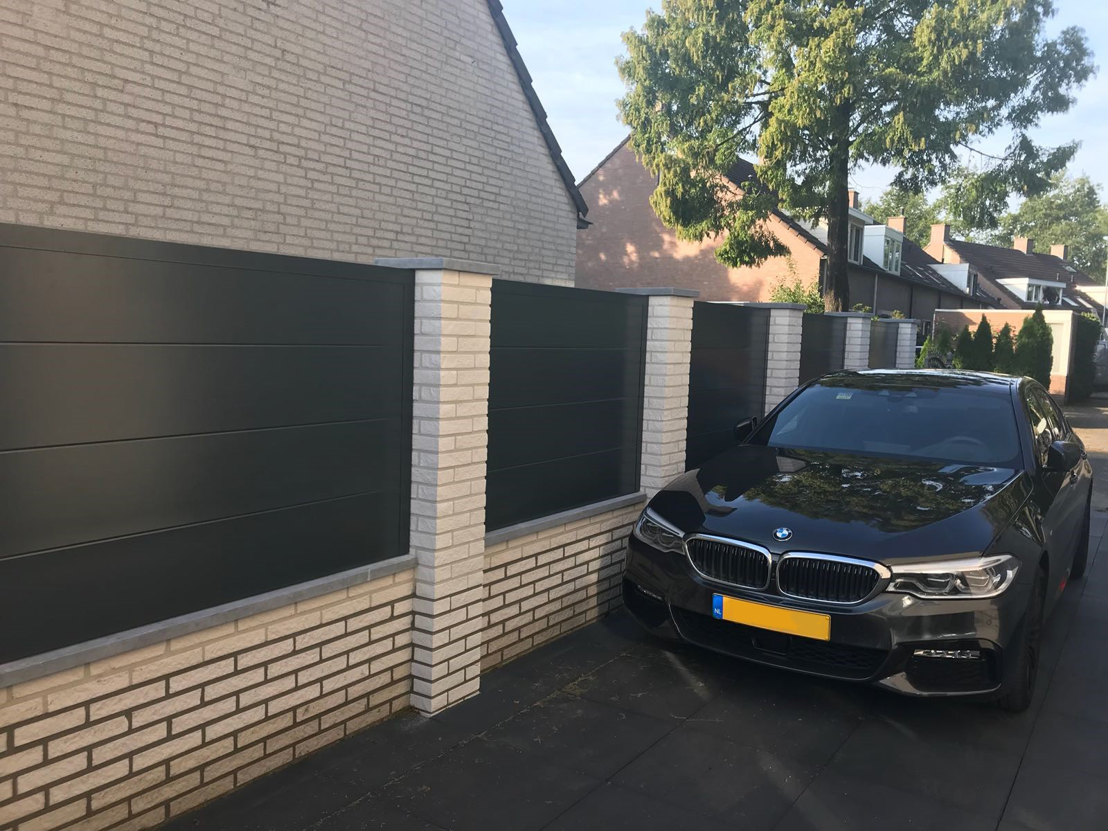 Isobella hermes Combinatie schutting met auto