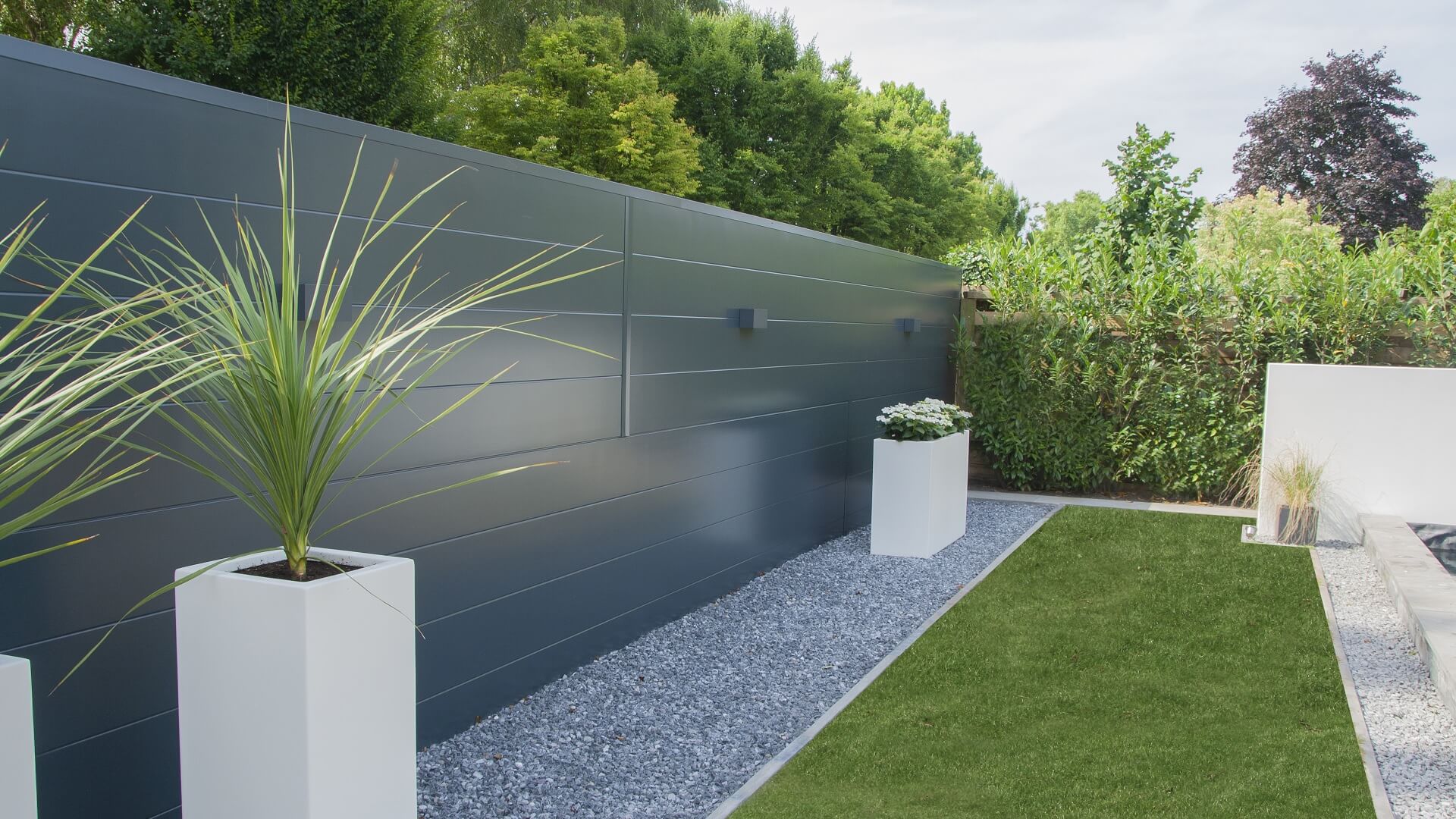 Isobella Hermes shutting Slimline