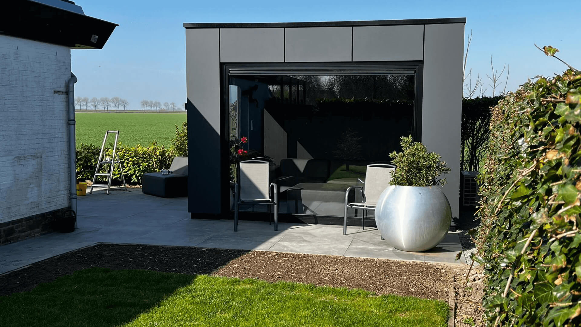 Tuinkantoor donker grijs